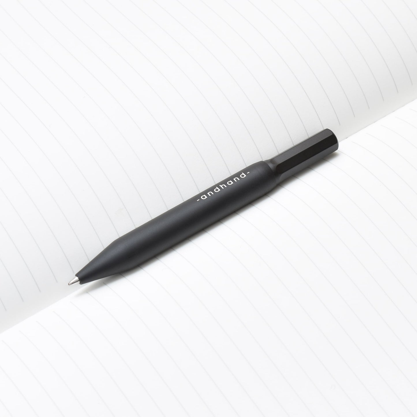 4 inch pen. Aluminium and brass everyday carry black pen from Andhand. An expert compact writing tool with a smooth mechanism and modern minimal design. Amazingly durable and refined. Shown here in black satin anodized finish.